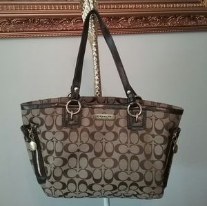 🌺 Coach  Gallery signature shoulder bag